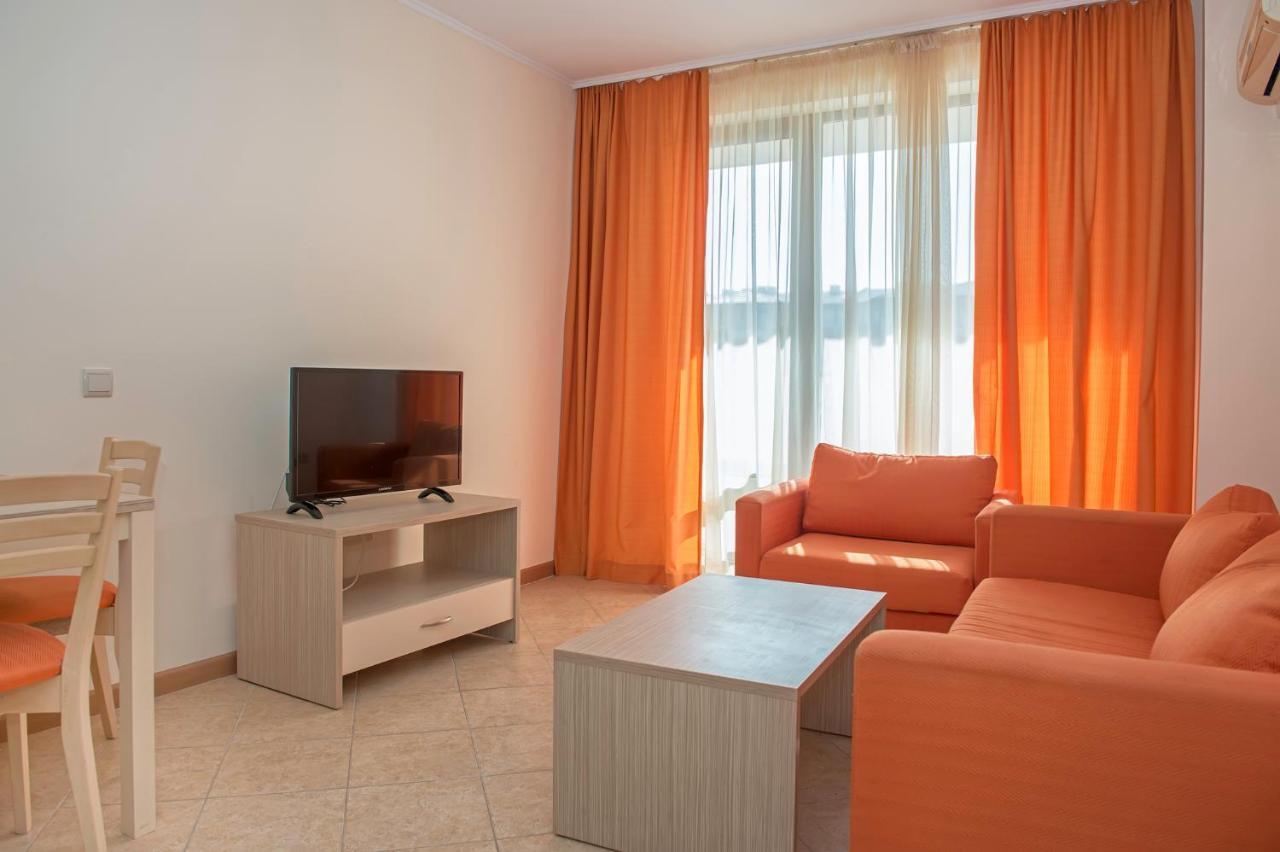 PMG Royal Sun Apartments Pantai Sunny Bagian luar foto