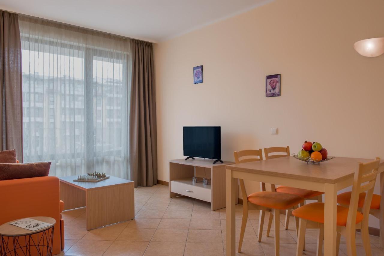PMG Royal Sun Apartments Pantai Sunny Bagian luar foto