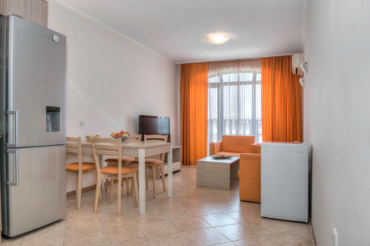 PMG Royal Sun Apartments Pantai Sunny Bagian luar foto