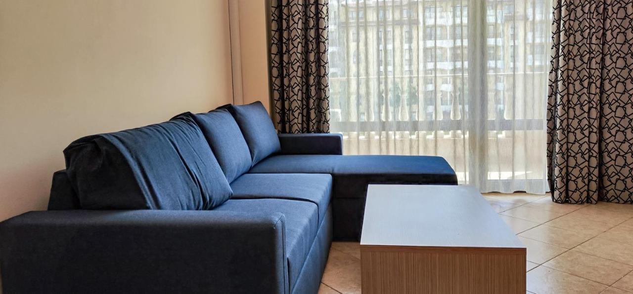 PMG Royal Sun Apartments Pantai Sunny Bagian luar foto