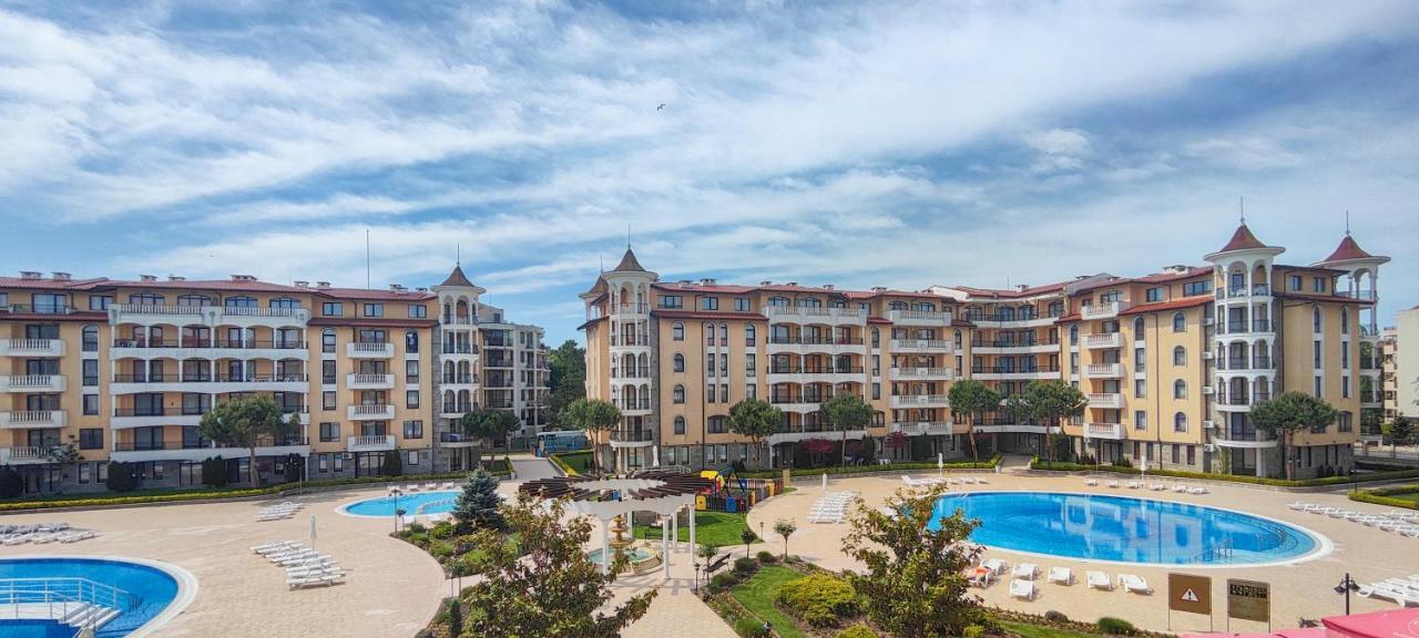 PMG Royal Sun Apartments Pantai Sunny Bagian luar foto