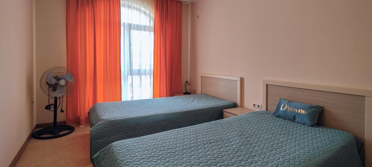 PMG Royal Sun Apartments Pantai Sunny Bagian luar foto