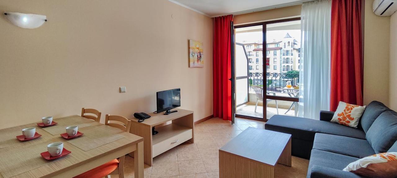 PMG Royal Sun Apartments Pantai Sunny Bagian luar foto