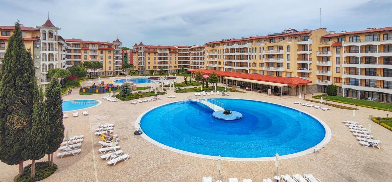 PMG Royal Sun Apartments Pantai Sunny Bagian luar foto