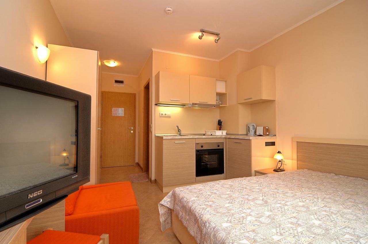 PMG Royal Sun Apartments Pantai Sunny Bagian luar foto